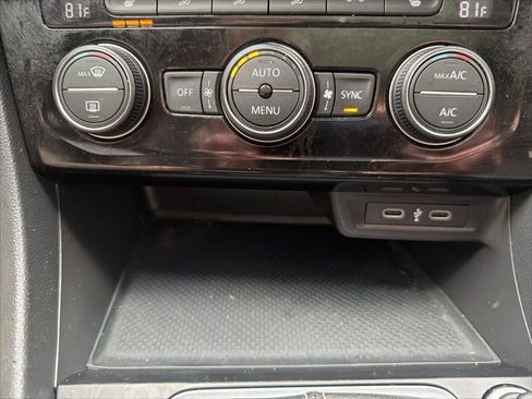 Used 2024 Volkswagen Jetta SE image 28