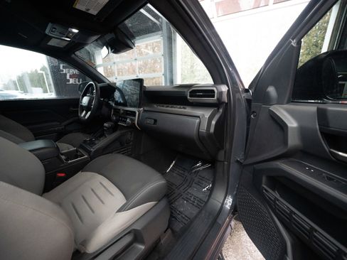 Used 2024 Toyota Tacoma TRD Sport image 25