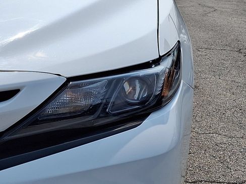 Used 2021 Toyota Camry SE FWD image 8