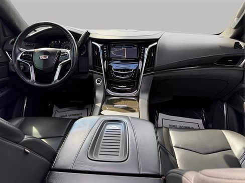 Used 2018 Cadillac Escalade Platinum image 44