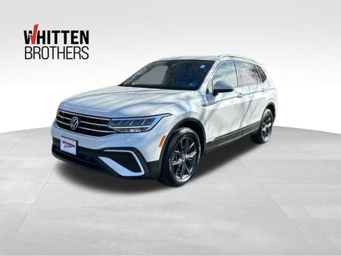 Used 2023 Volkswagen Tiguan SE w/ Panoramic Sunroof Package image 1