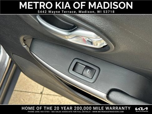 Used 2022 Jeep Cherokee Limited AWD/4WD image 32
