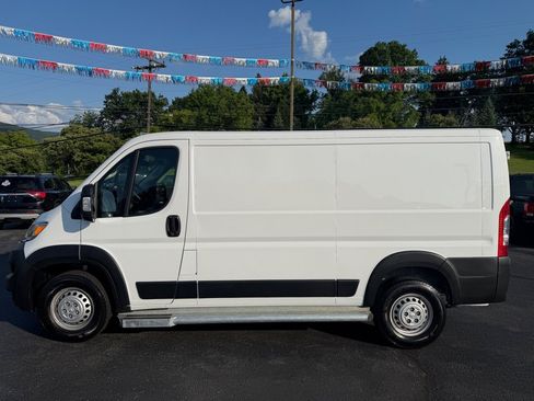 Used 2025 RAM ProMaster 2500 w/ U-Haul Equipment Group FWD image 8