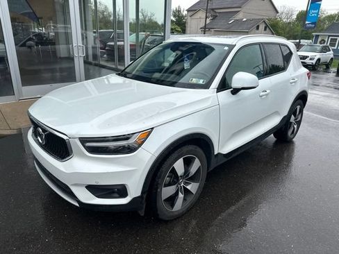 Used 2021 Volvo XC40 T5 Momentum w/ Protection Package Premier AWD/4WD image 2