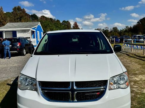 Used 2015 Dodge Grand Caravan SE w/ Quick Order Package 29E SE image 3
