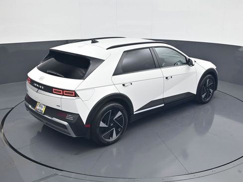 New 2025 Hyundai Ioniq 5 SEL image 17