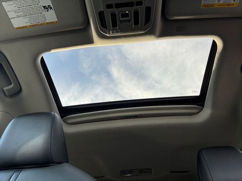 Used 2020 Toyota Highlander XLE image 46