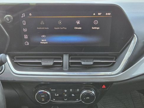 Used 2025 Chevrolet Trax ACTIV w/ Sunroof Package image 17