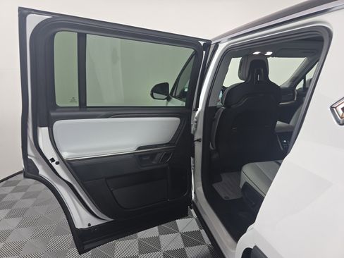 Used 2024 Rivian R1S Adventure AWD/4WD image 17