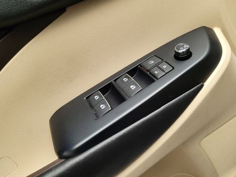 Used 2018 Toyota Highlander Limited Platinum FWD image 27