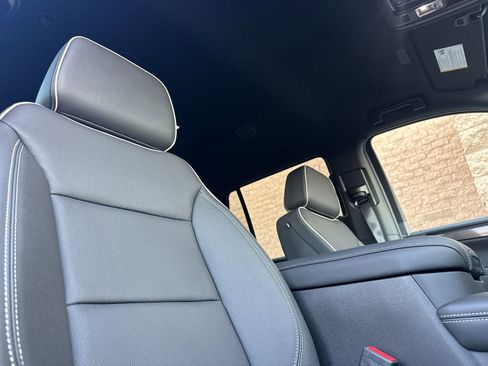 New 2026 GMC Yukon Elevation image 18