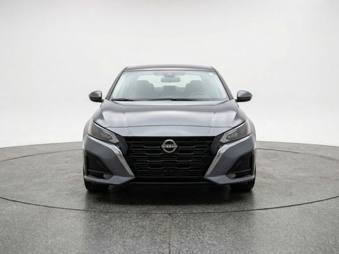 Used 2025 Nissan Altima 2.5 SV image 2