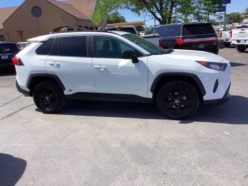 Used 2021 Toyota RAV4 LE AWD/4WD image 16