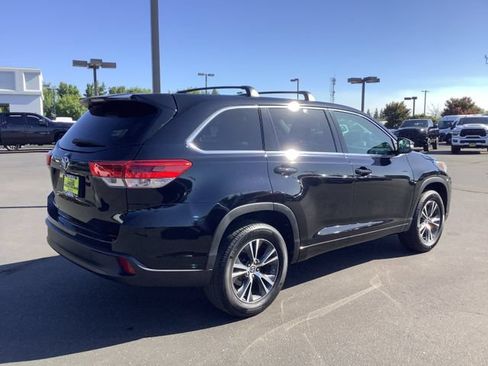 Used 2018 Toyota Highlander LE FWD image 31