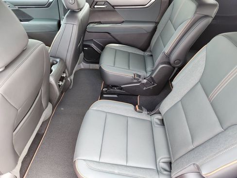 New 2026 GMC Acadia AT4 w/ Luxury Package image 9