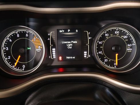 Used 2016 Jeep Cherokee Latitude w/ Comfort/Convenience Group AWD/4WD image 4