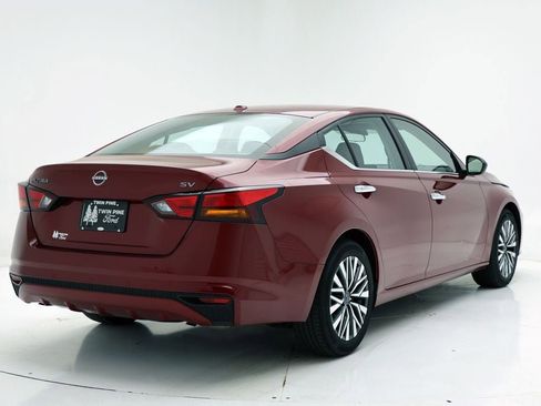 Used 2024 Nissan Altima 2.5 SV image 9