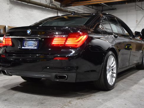 Used 2013 BMW 750i xDrive image 7