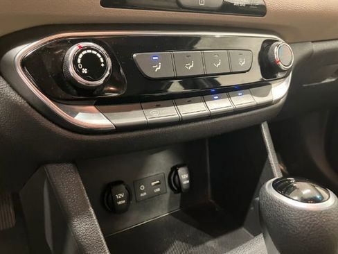 Used 2018 Hyundai Elantra GT image 23