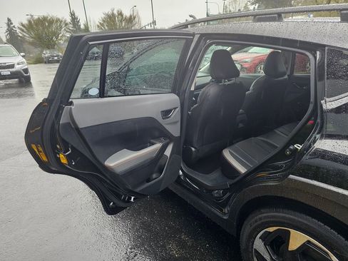 Used 2025 Subaru Crosstrek 2.5i Limited w/ Crosstrek Mirror Package AWD/4WD image 15