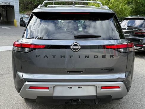 Used 2024 Nissan Pathfinder Platinum w/ Black Appearance Package AWD/4WD image 5