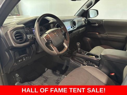 Used 2019 Toyota Tacoma TRD Sport w/ Technology Package AWD/4WD image 10