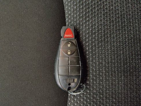 Used 2021 Jeep Cherokee Latitude FWD image 32