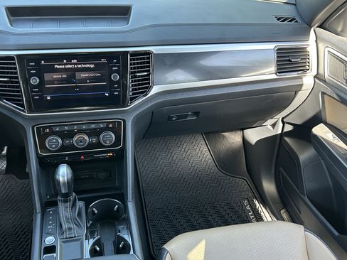 Used 2023 Volkswagen Atlas Cross Sport SE w/ Panoramic Sunroof Package FWD image 14