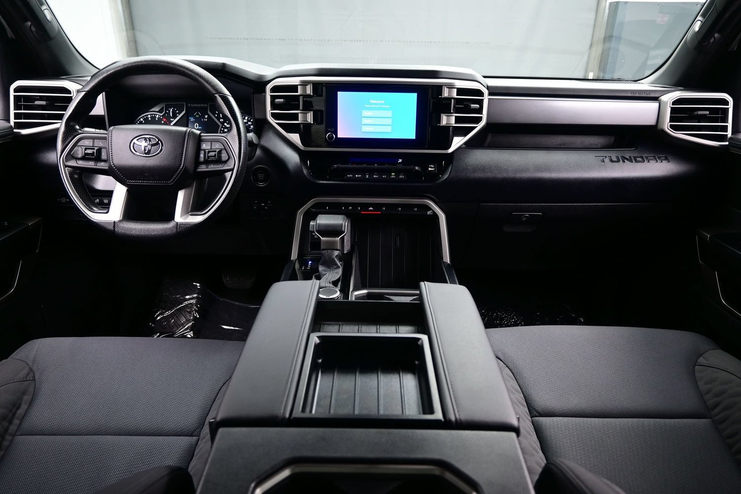 Used 2025 Toyota Tundra SR5 w/ SR5 Convenience Package AWD/4WD image 17
