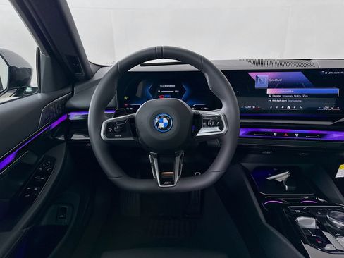New 2026 BMW i5 eDrive40 w/ M Sport Package AWD/4WD image 15