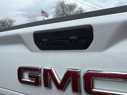 Used 2022 GMC Sierra 1500 Elevation AWD/4WD image 8