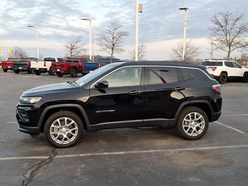 Used 2024 Jeep Compass Latitude w/ Sun and Sound Group AWD/4WD image 10