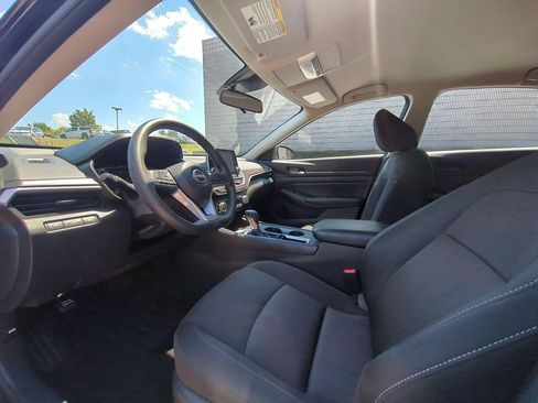 Used 2025 Nissan Altima 2.5 SV FWD image 15