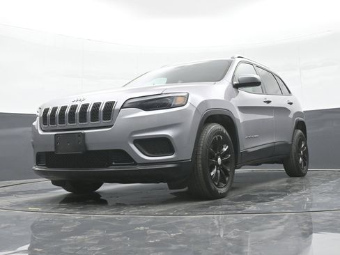 Used 2020 Jeep Cherokee Latitude w/ Cold Weather Group FWD image 43