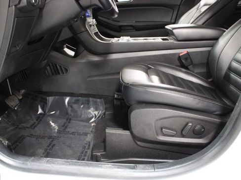 Used 2022 Ford Edge SEL image 18