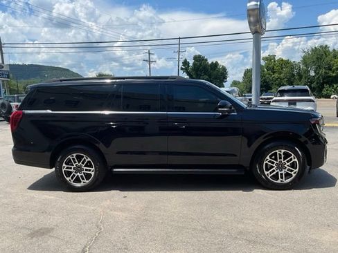 Used 2025 Ford Expedition Max Active RWD image 3