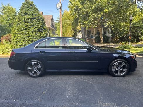 Used 2017 Mercedes-Benz E 300 4MATIC image 6