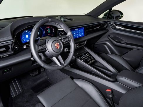 New 2026 Porsche Macan 4 Electric image 4