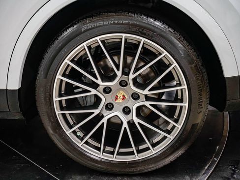 Used 2023 Porsche Cayenne S Platinum image 10