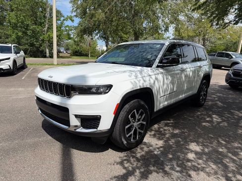 Used 2025 Jeep Grand Cherokee L Limited AWD/4WD image 3
