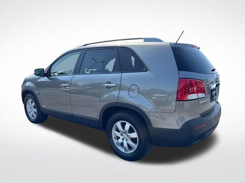 Used 2013 Kia Sorento LX w/ Convenience Pkg AWD/4WD image 3
