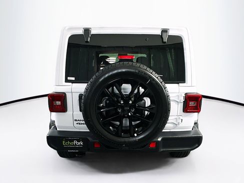 Used 2025 Jeep Wrangler Sahara image 7