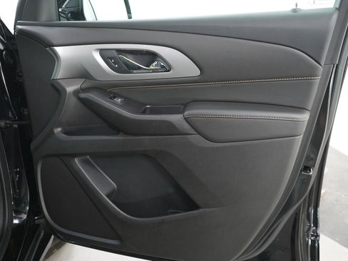 Used 2020 Chevrolet Traverse LT image 13