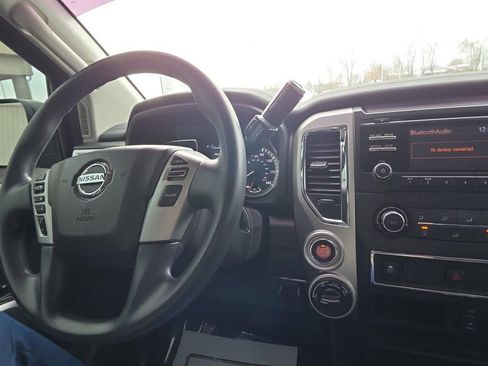Used 2018 Nissan Titan SV image 18
