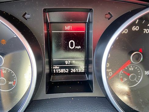 Used 2011 Volkswagen Golf 4-Door FWD image 13