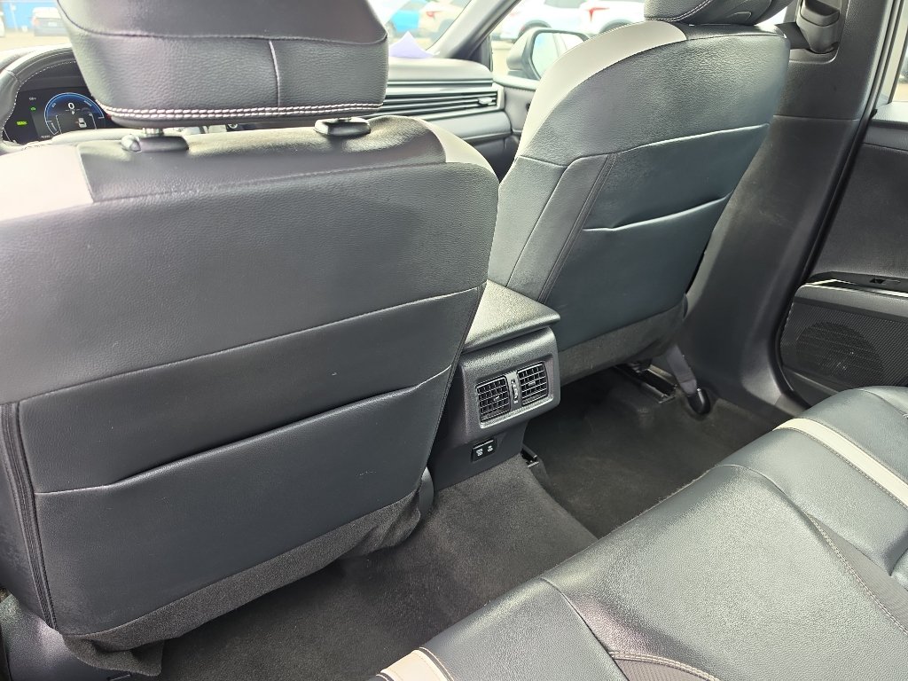 Used 2025 Toyota Camry SE FWD image 17