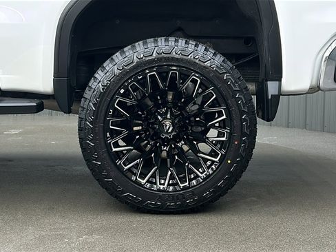 Used 2023 GMC Sierra 1500 SLT image 11