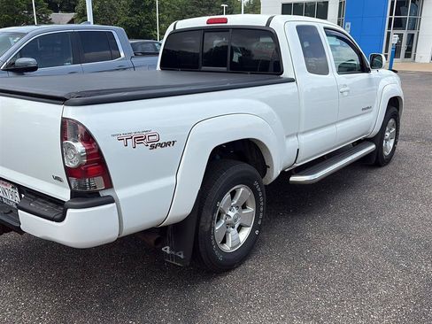 Used 2011 Toyota Tacoma 4x4 Access Cab V6 w/ TRD Sport Pkg image 3
