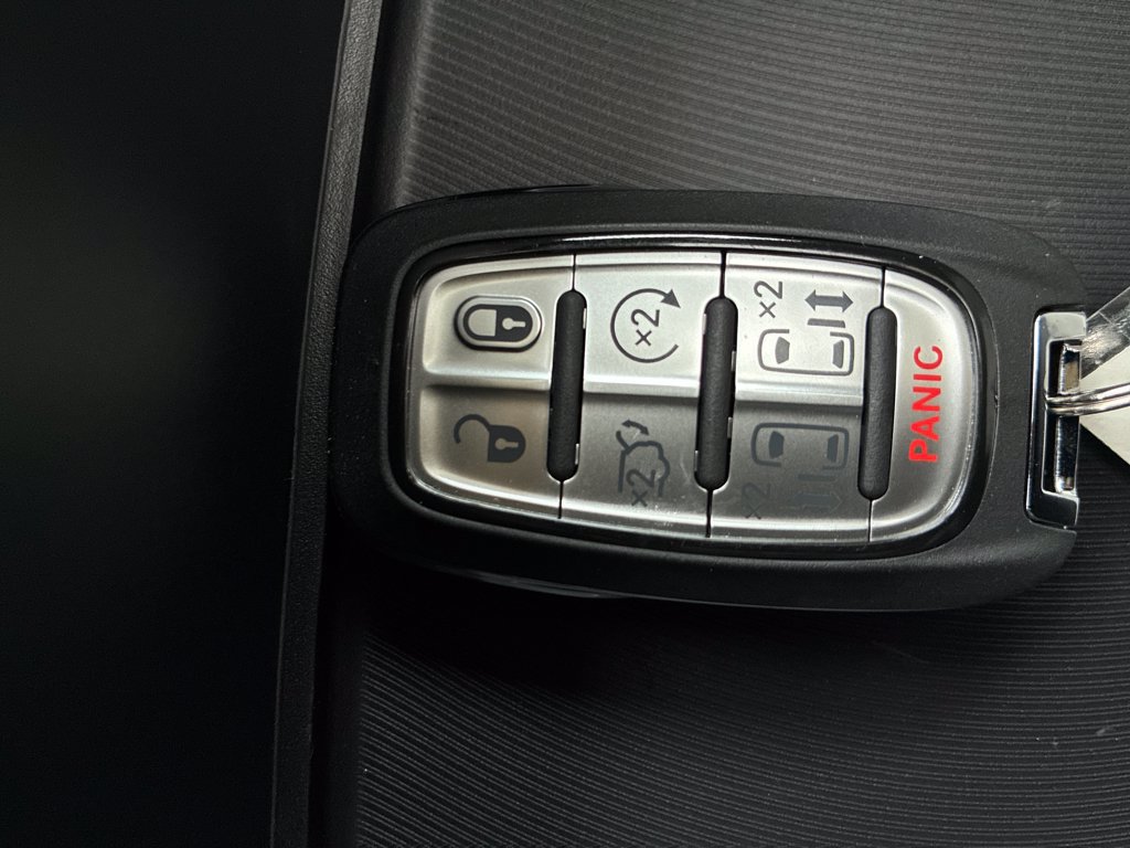 New 2026 Chrysler Pacifica Select AWD/4WD image 30