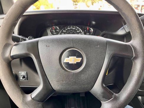 Used 2013 Chevrolet Express 2500 RWD image 10
